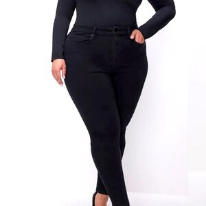 Good American GOOD LEGS SKINNY JEANS